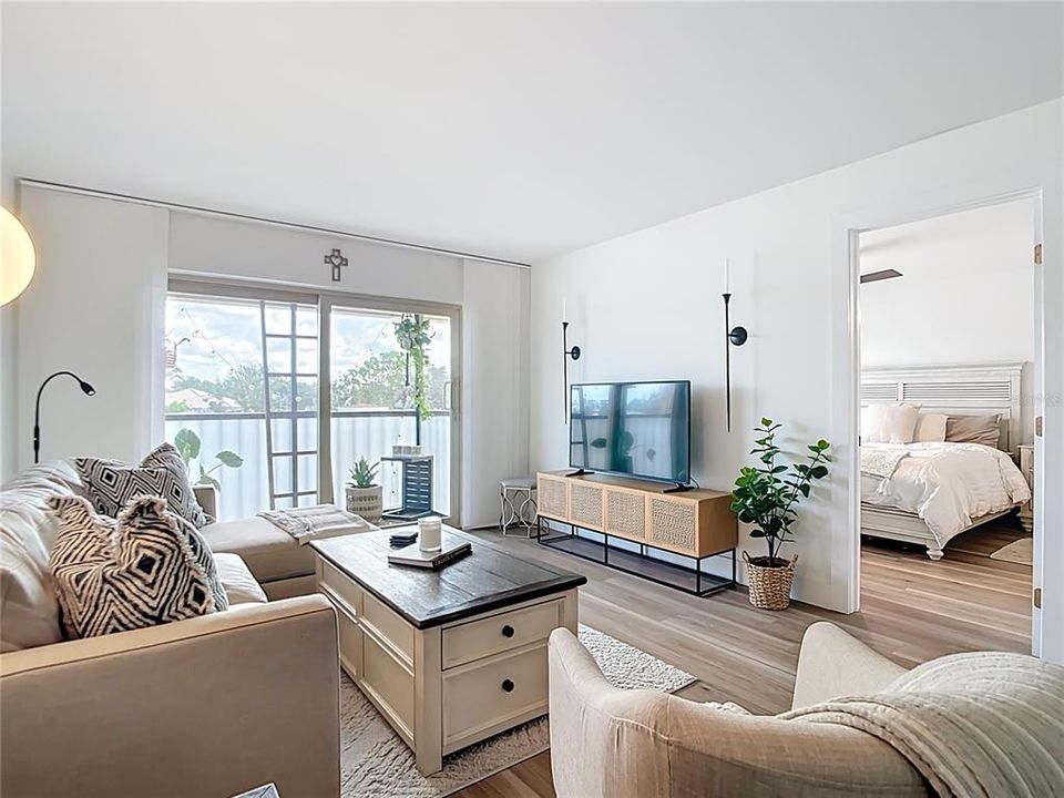 待售: $305,000 (2 贝兹, 2 浴室, 941 平方英尺)