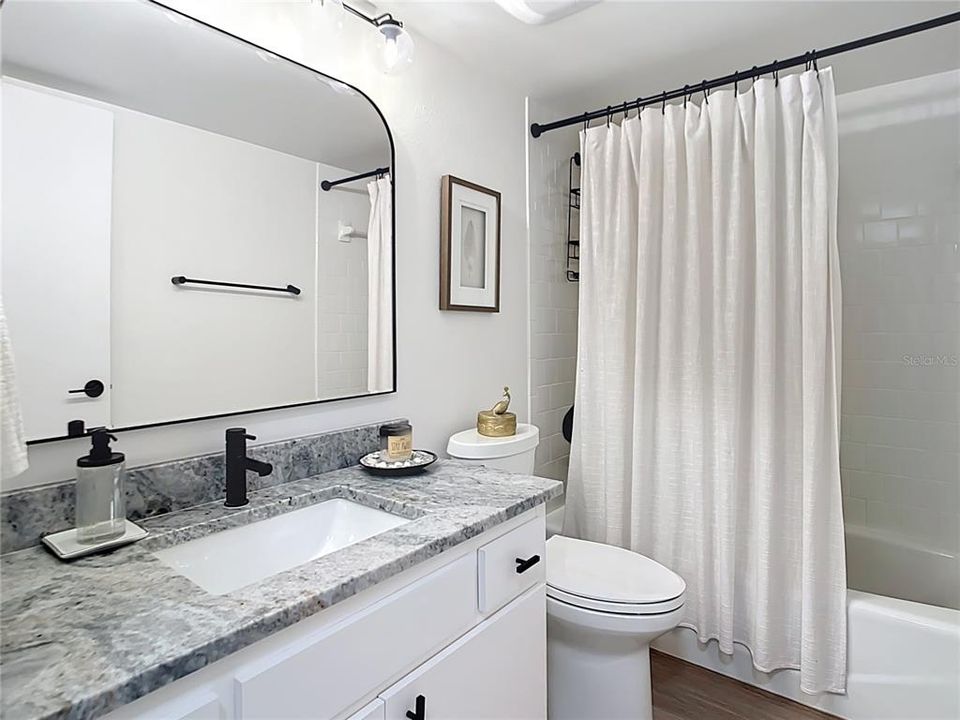 待售: $305,000 (2 贝兹, 2 浴室, 941 平方英尺)