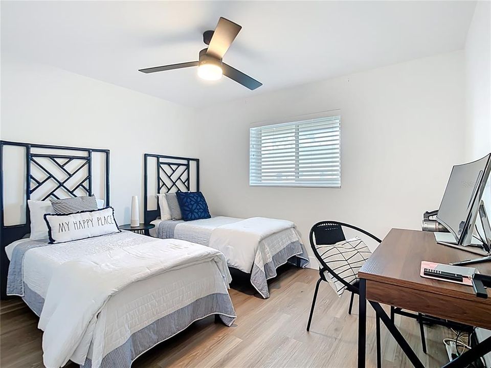 待售: $305,000 (2 贝兹, 2 浴室, 941 平方英尺)