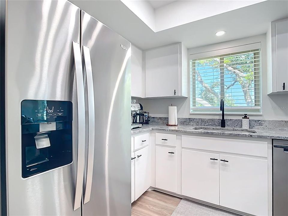 待售: $305,000 (2 贝兹, 2 浴室, 941 平方英尺)