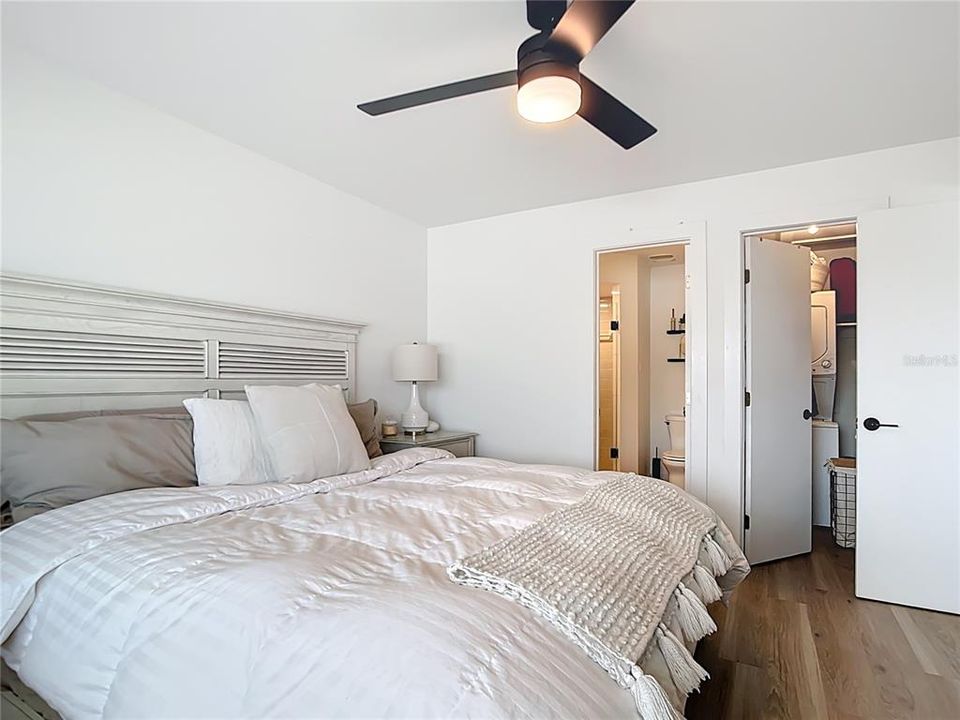 待售: $305,000 (2 贝兹, 2 浴室, 941 平方英尺)