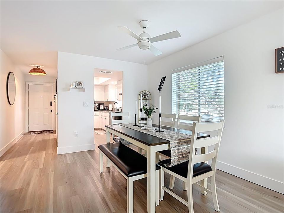 待售: $305,000 (2 贝兹, 2 浴室, 941 平方英尺)