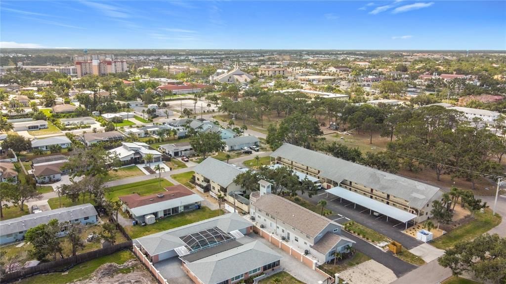 待售: $305,000 (2 贝兹, 2 浴室, 941 平方英尺)