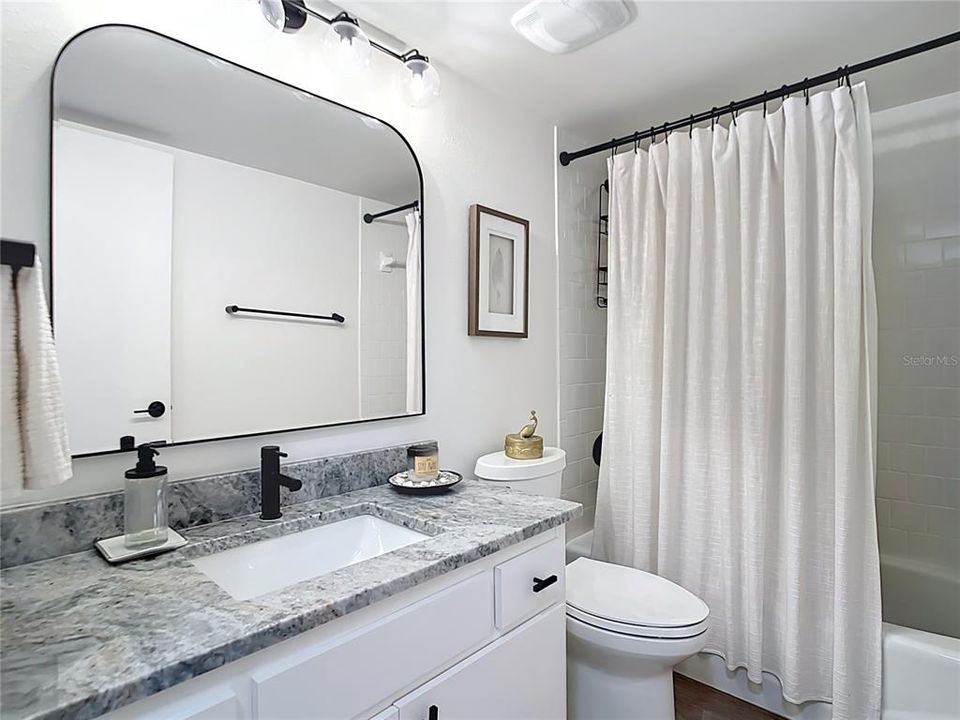 待售: $305,000 (2 贝兹, 2 浴室, 941 平方英尺)