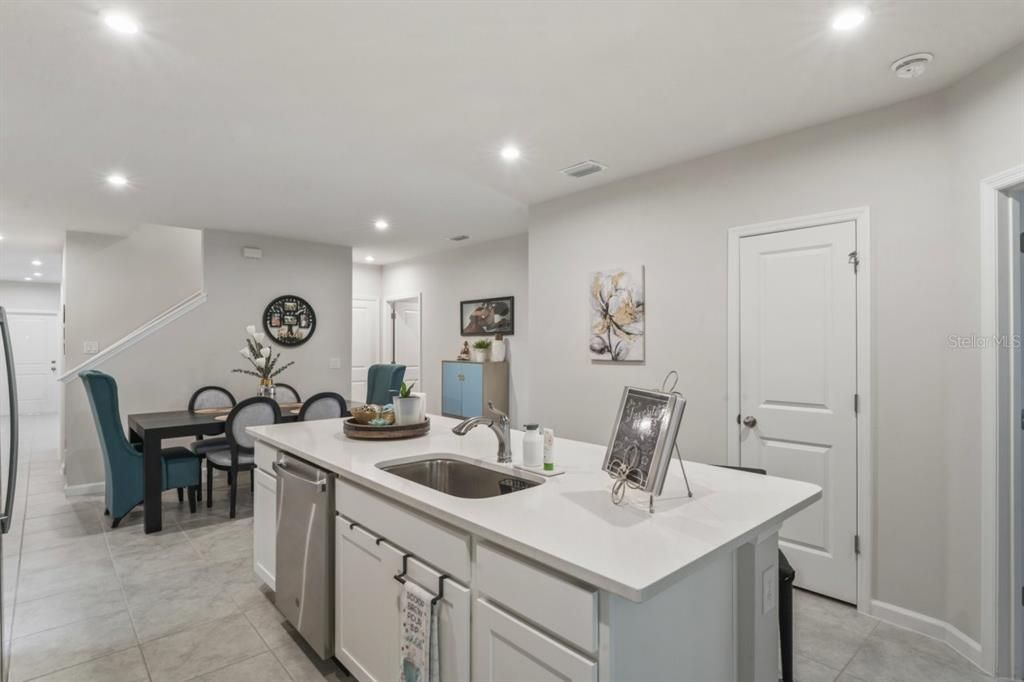 На продажу: $305,000 (3 спален, 2 ванн, 1632 Квадратных фут)