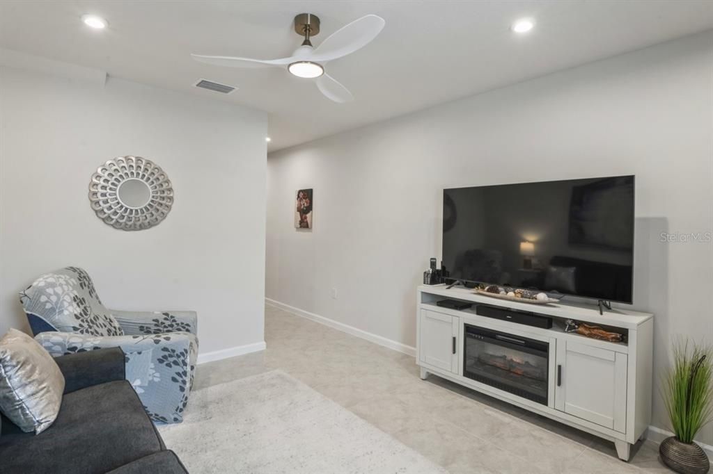 На продажу: $305,000 (3 спален, 2 ванн, 1632 Квадратных фут)