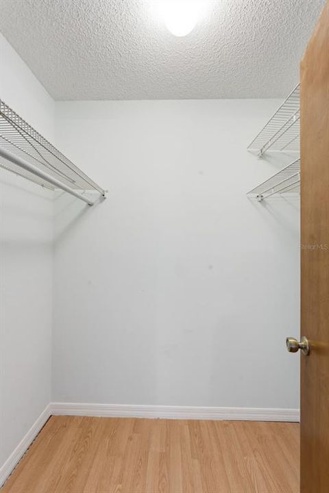 For Sale: $170,000 (2 beds, 2 baths, 1049 Square Feet)