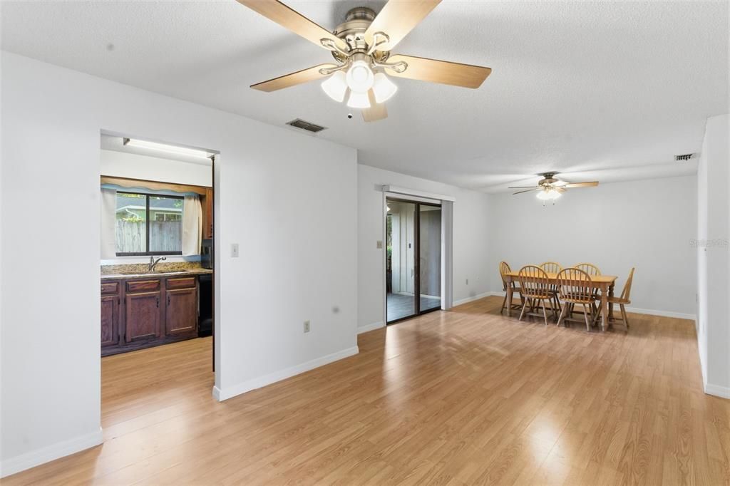 For Sale: $170,000 (2 beds, 2 baths, 1049 Square Feet)