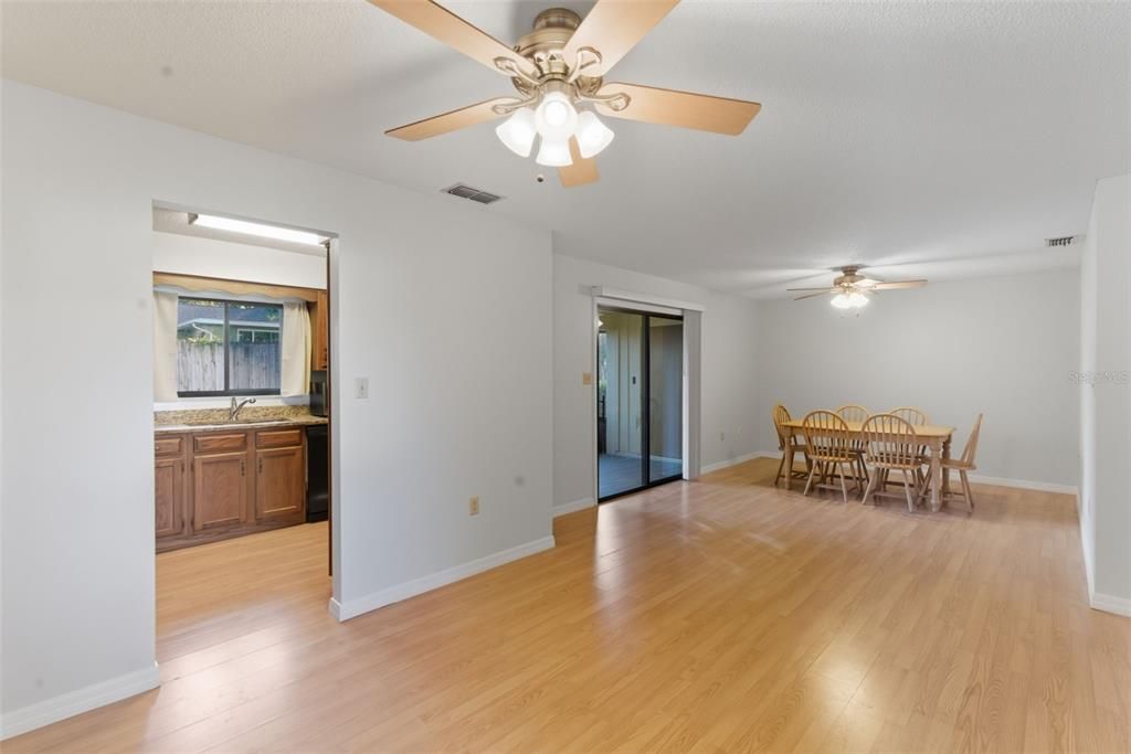 For Sale: $170,000 (2 beds, 2 baths, 1049 Square Feet)