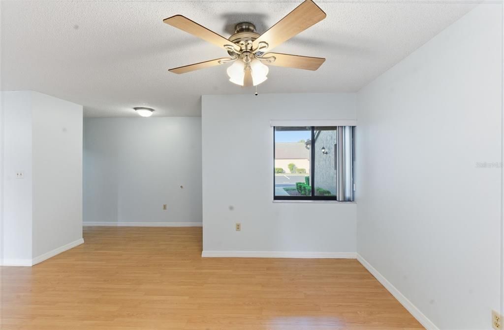 For Sale: $170,000 (2 beds, 2 baths, 1049 Square Feet)