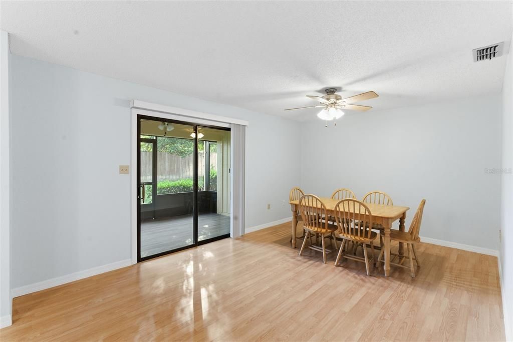 For Sale: $170,000 (2 beds, 2 baths, 1049 Square Feet)