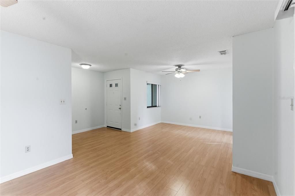 For Sale: $170,000 (2 beds, 2 baths, 1049 Square Feet)