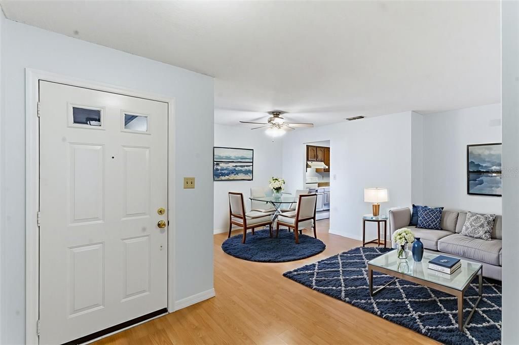 For Sale: $170,000 (2 beds, 2 baths, 1049 Square Feet)