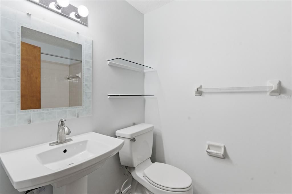For Sale: $170,000 (2 beds, 2 baths, 1049 Square Feet)