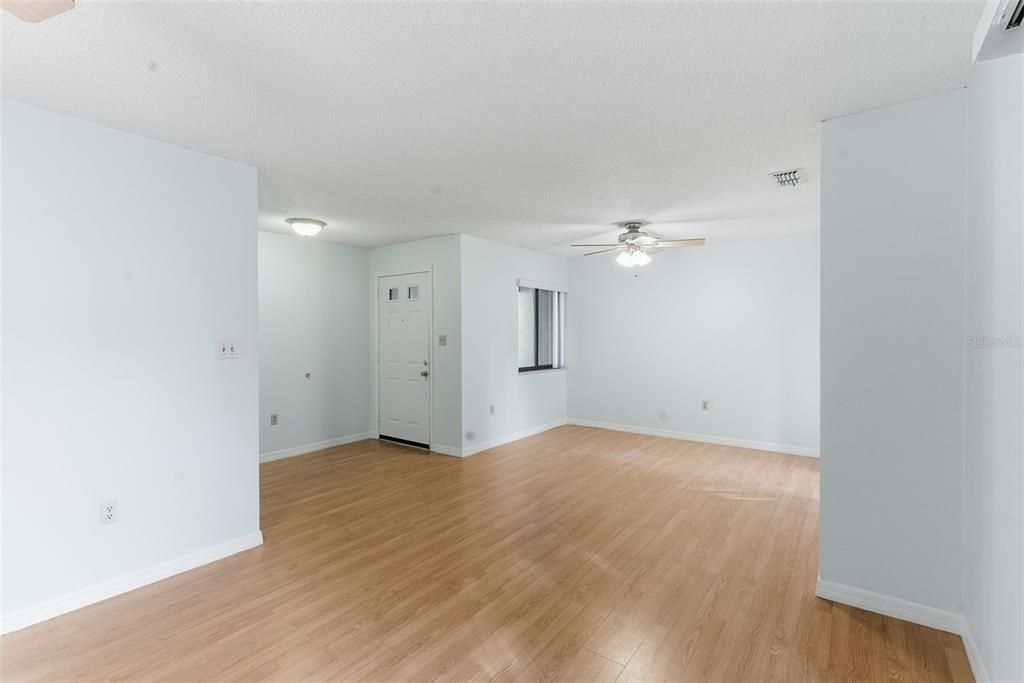 For Sale: $170,000 (2 beds, 2 baths, 1049 Square Feet)