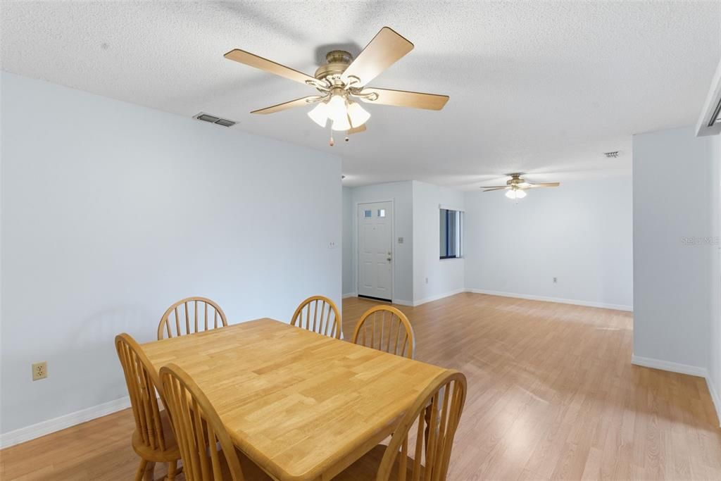 For Sale: $170,000 (2 beds, 2 baths, 1049 Square Feet)