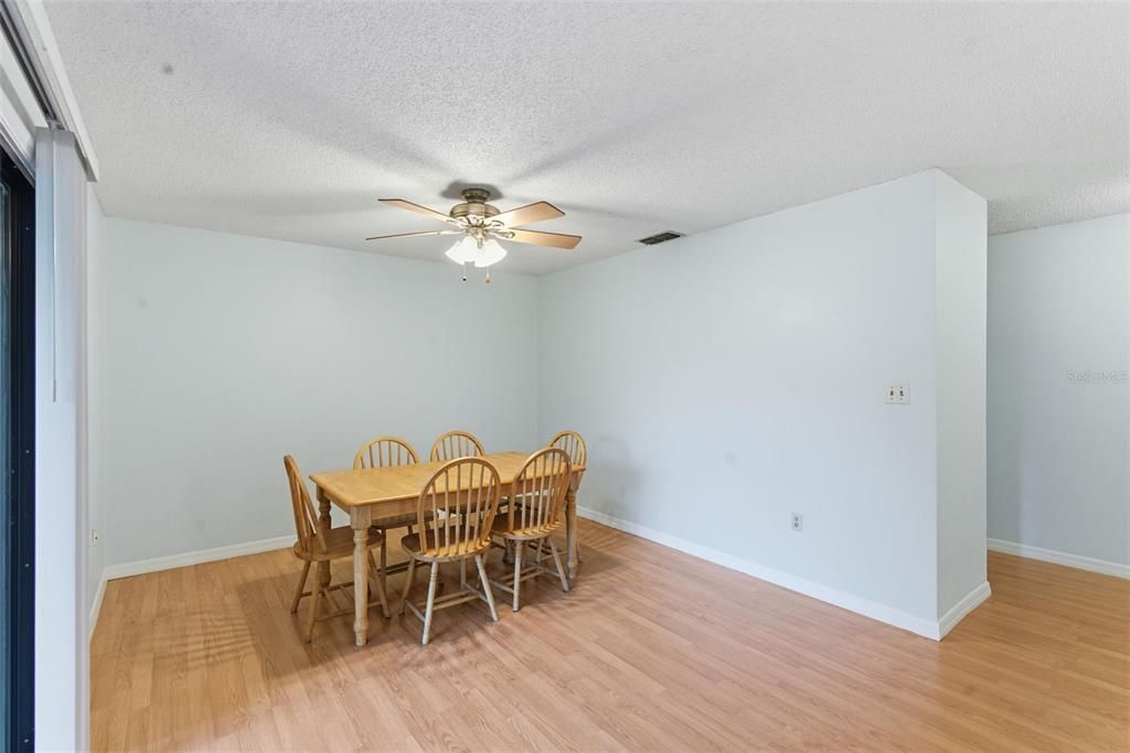 For Sale: $170,000 (2 beds, 2 baths, 1049 Square Feet)
