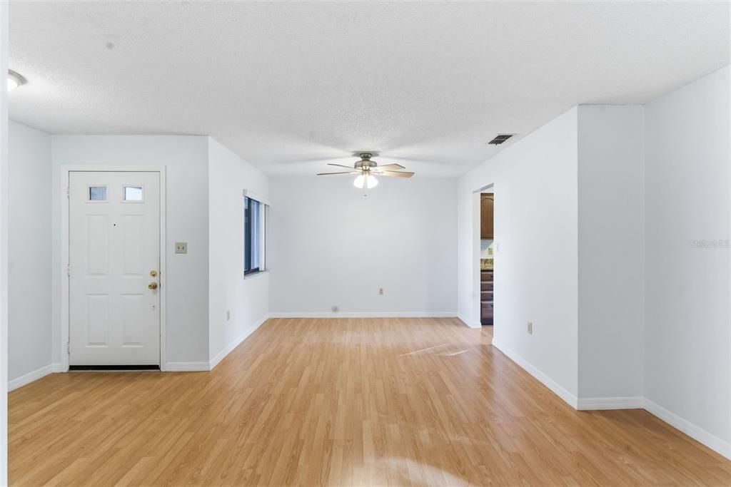 For Sale: $170,000 (2 beds, 2 baths, 1049 Square Feet)