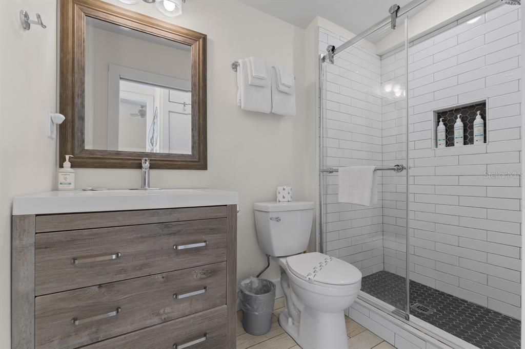 Active With Contract: $849,000 (3 beds, 2 baths, 1003 Square Feet)