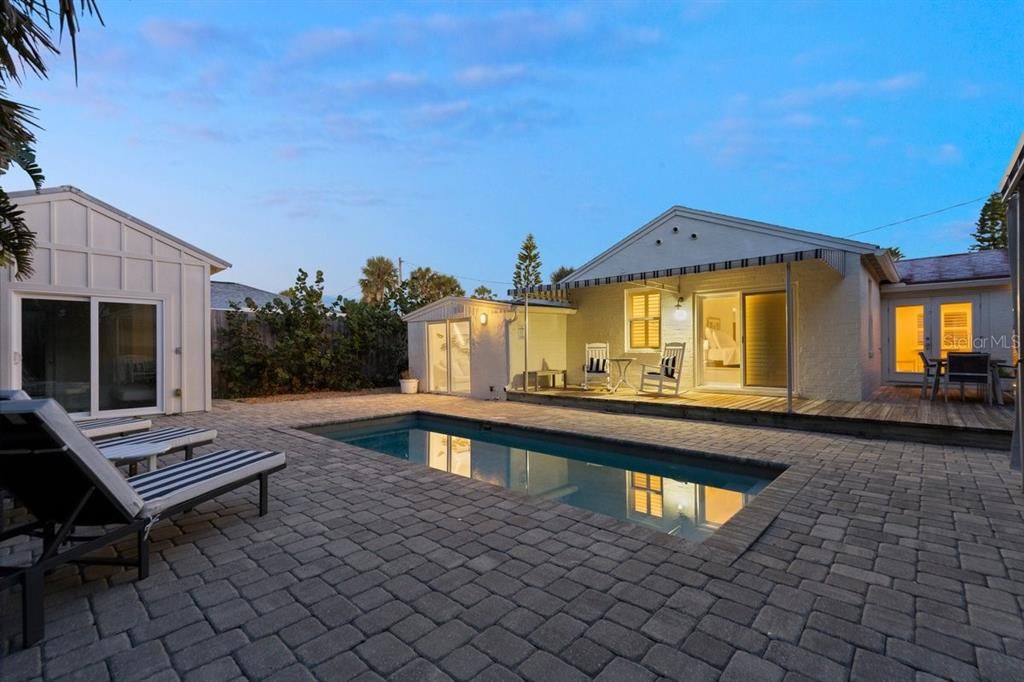 Active With Contract: $849,000 (3 beds, 2 baths, 1003 Square Feet)