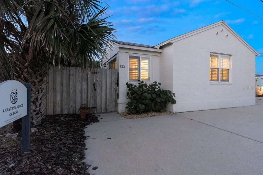 Active With Contract: $849,000 (3 beds, 2 baths, 1003 Square Feet)