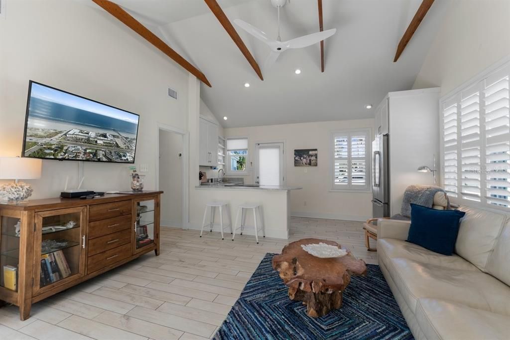 Active With Contract: $849,000 (3 beds, 2 baths, 1003 Square Feet)