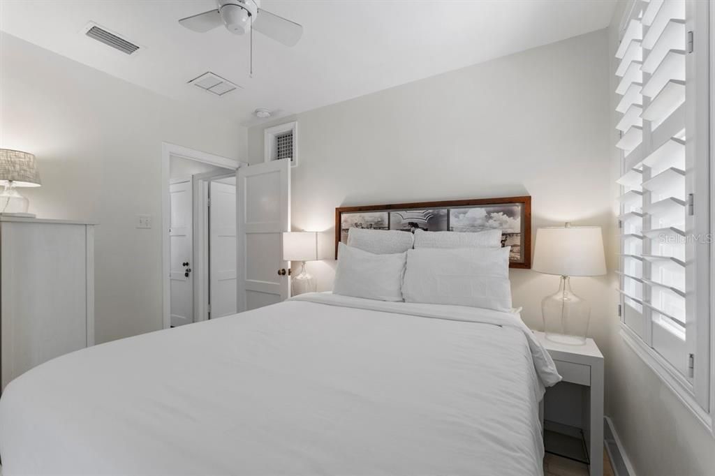 Active With Contract: $849,000 (3 beds, 2 baths, 1003 Square Feet)