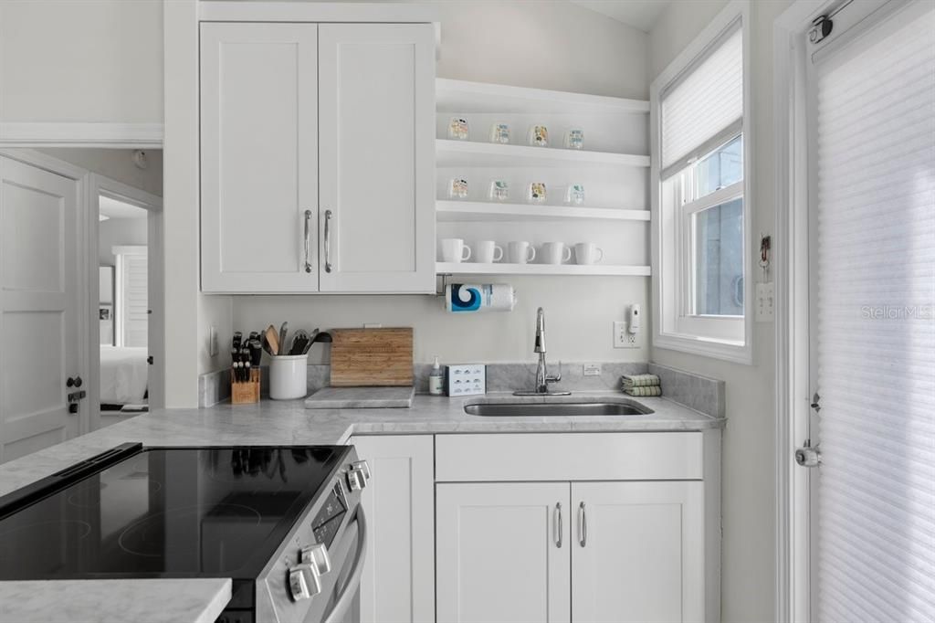 Active With Contract: $849,000 (3 beds, 2 baths, 1003 Square Feet)