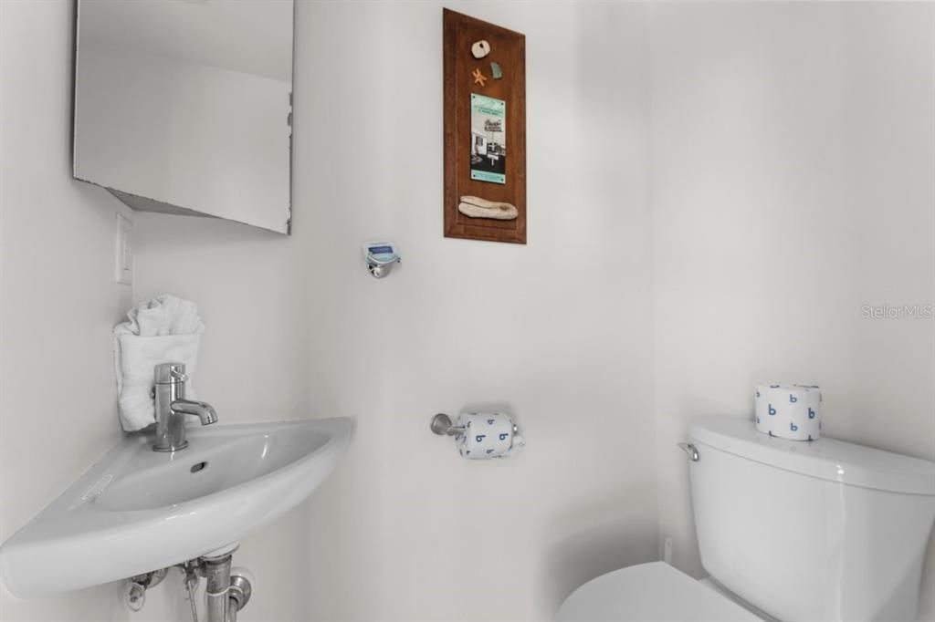 Active With Contract: $849,000 (3 beds, 2 baths, 1003 Square Feet)