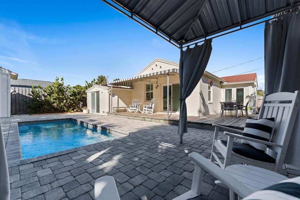 Active With Contract: $849,000 (3 beds, 2 baths, 1003 Square Feet)