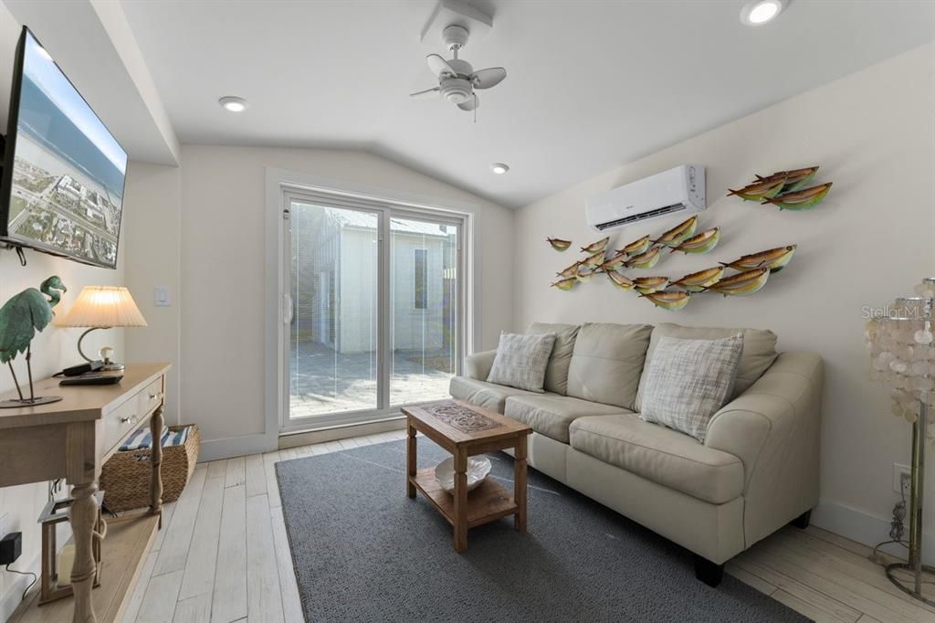 Active With Contract: $849,000 (3 beds, 2 baths, 1003 Square Feet)