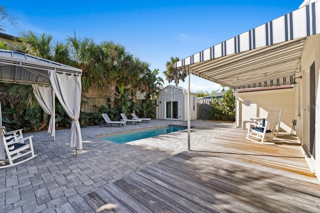 Active With Contract: $849,000 (3 beds, 2 baths, 1003 Square Feet)