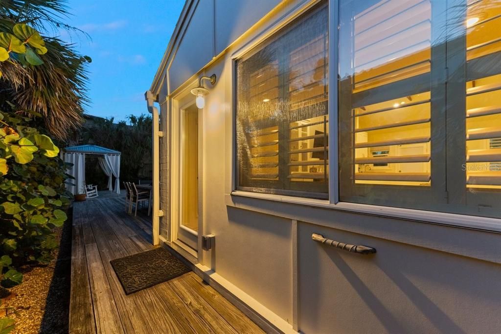 Active With Contract: $849,000 (3 beds, 2 baths, 1003 Square Feet)