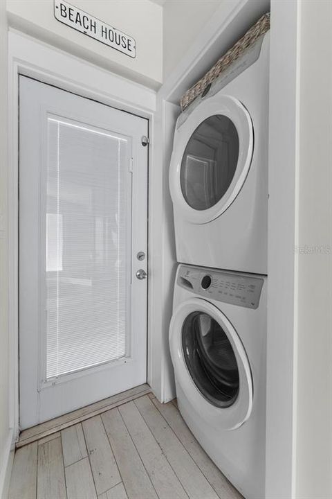 Active With Contract: $849,000 (3 beds, 2 baths, 1003 Square Feet)