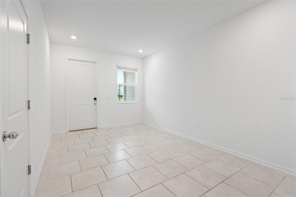 合同活跃: $2,290 (3 贝兹, 2 浴室, 1793 平方英尺)