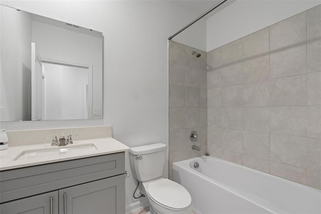 合同活跃: $2,290 (3 贝兹, 2 浴室, 1793 平方英尺)