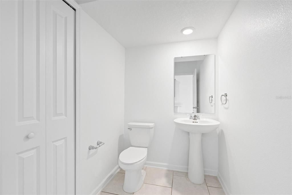 合同活跃: $2,290 (3 贝兹, 2 浴室, 1793 平方英尺)