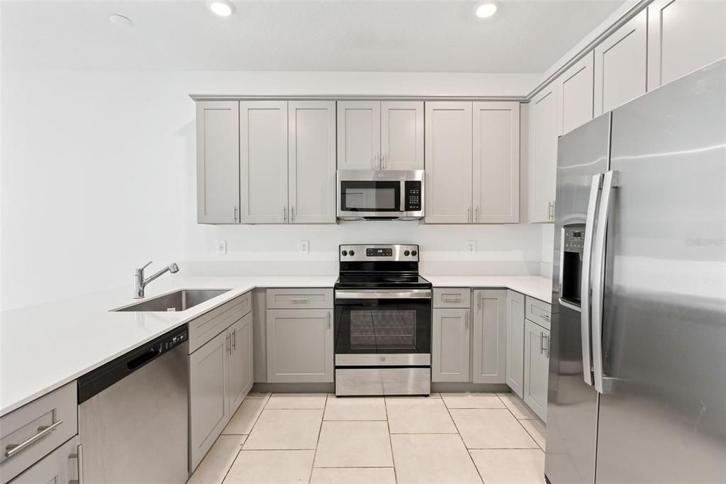 合同活跃: $2,290 (3 贝兹, 2 浴室, 1793 平方英尺)