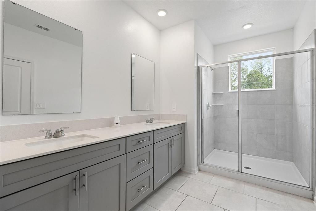 合同活跃: $2,290 (3 贝兹, 2 浴室, 1793 平方英尺)