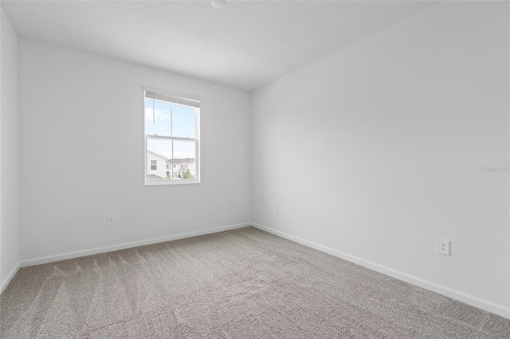 合同活跃: $2,290 (3 贝兹, 2 浴室, 1793 平方英尺)