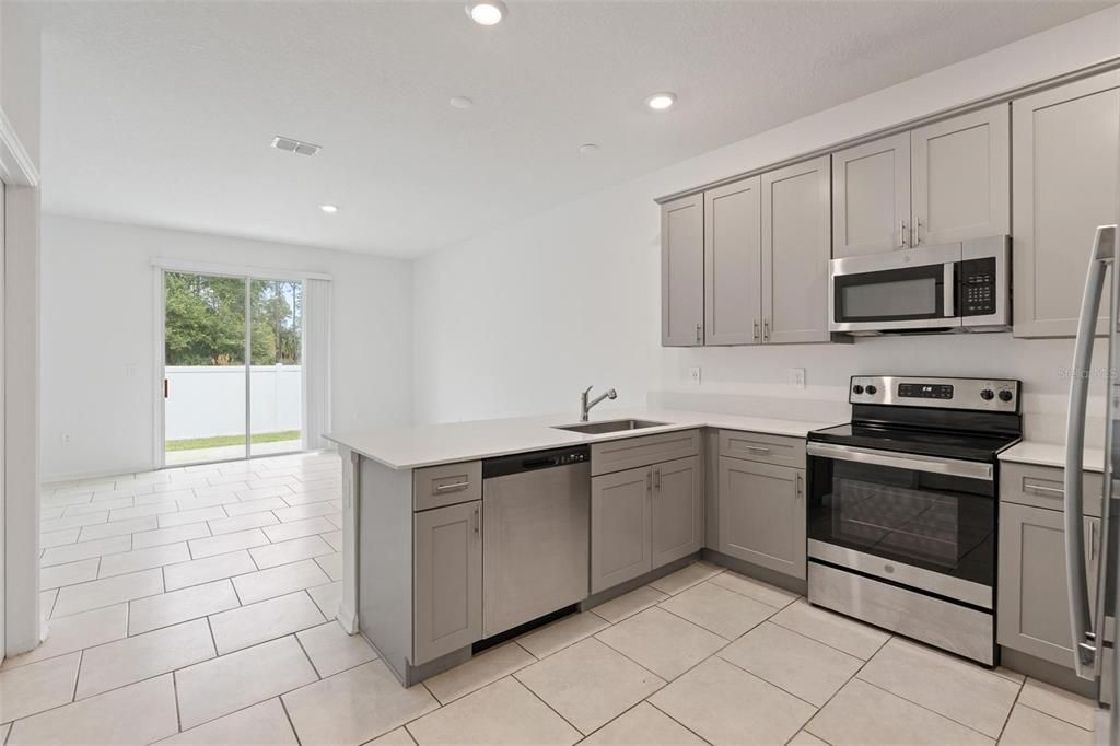 合同活跃: $2,290 (3 贝兹, 2 浴室, 1793 平方英尺)