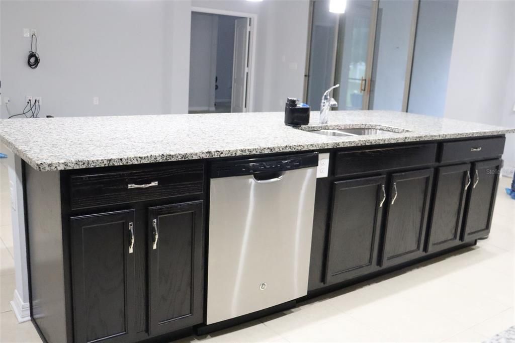 For Sale: $780,000 (4 beds, 3 baths, 2998 Square Feet)