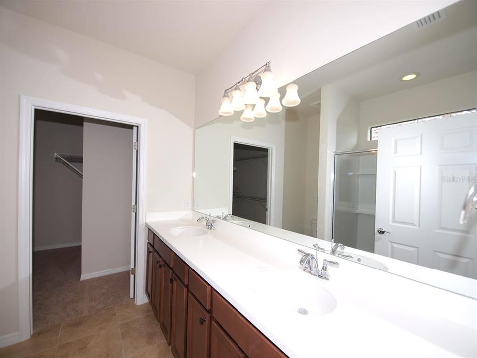 出租: $2,700 (2 贝兹, 2 浴室, 1333 平方英尺)