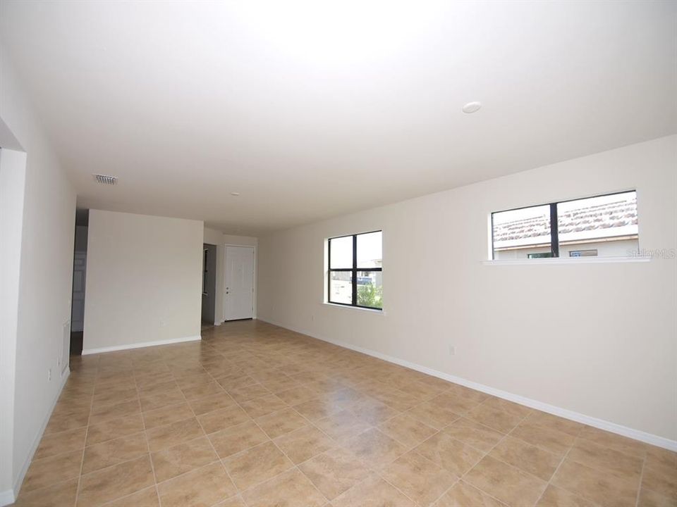 出租: $2,700 (2 贝兹, 2 浴室, 1333 平方英尺)