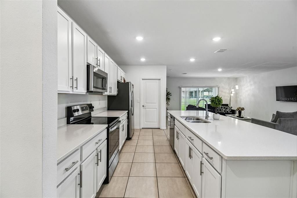 Activo con contrato: $350,000 (4 camas, 3 baños, 2091 Pies cuadrados)