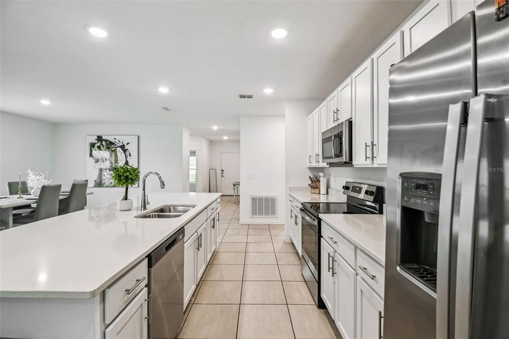 Activo con contrato: $350,000 (4 camas, 3 baños, 2091 Pies cuadrados)