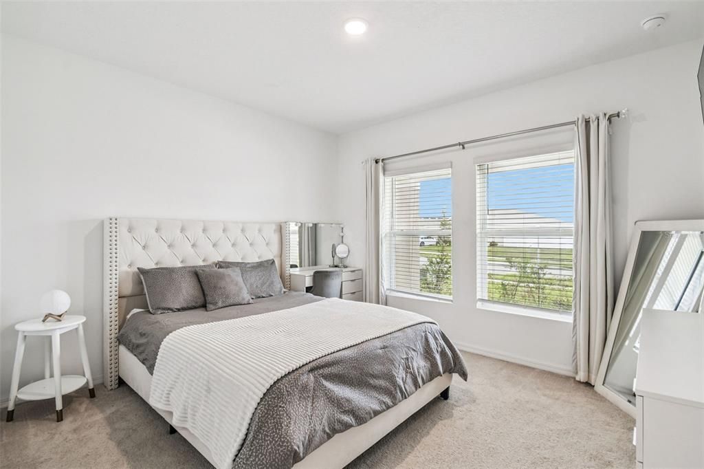 Activo con contrato: $350,000 (4 camas, 3 baños, 2091 Pies cuadrados)