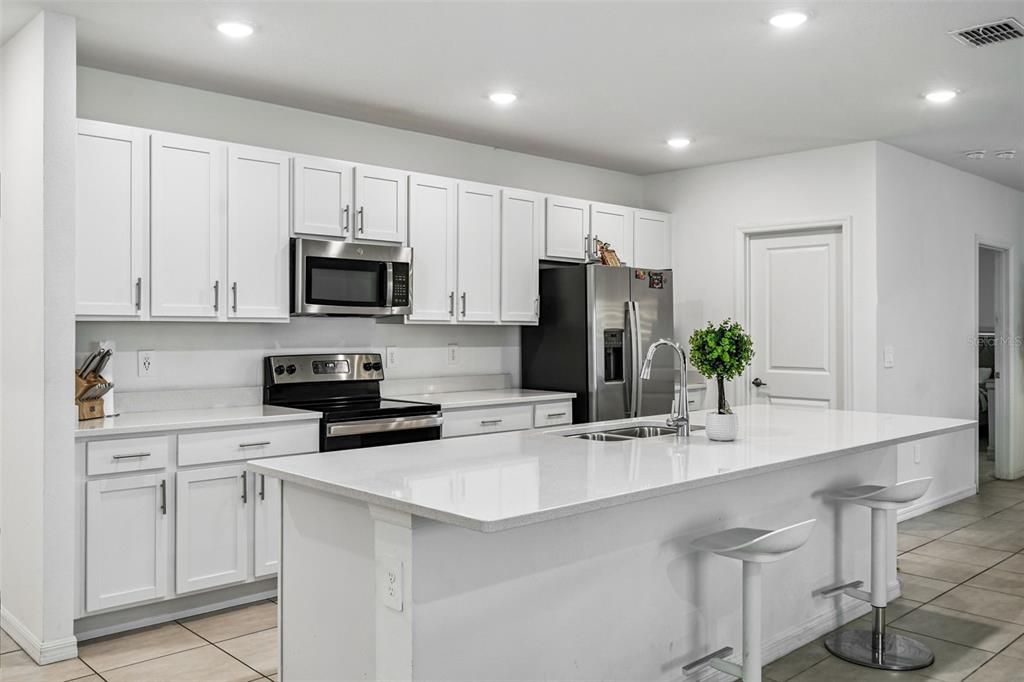 Activo con contrato: $350,000 (4 camas, 3 baños, 2091 Pies cuadrados)