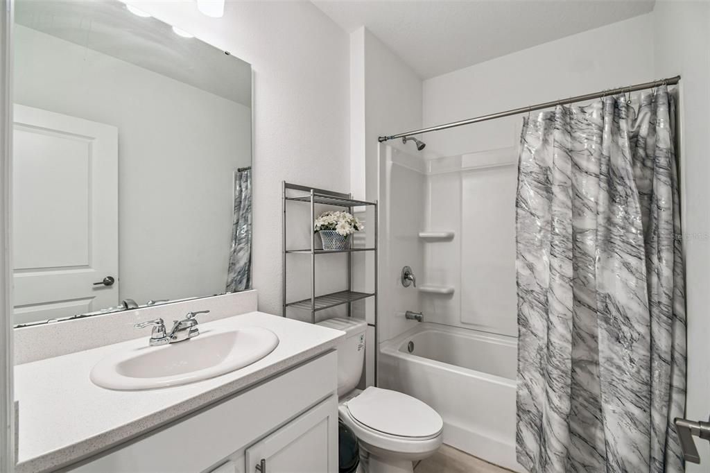 Activo con contrato: $350,000 (4 camas, 3 baños, 2091 Pies cuadrados)