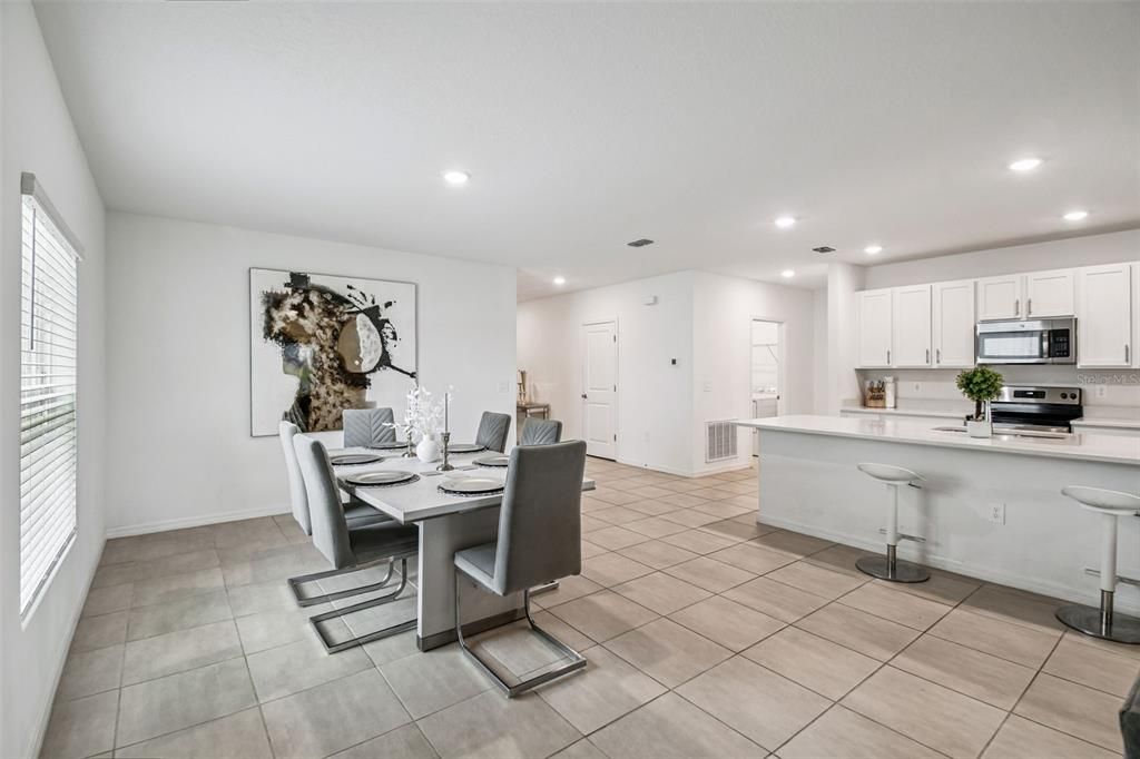 Activo con contrato: $350,000 (4 camas, 3 baños, 2091 Pies cuadrados)